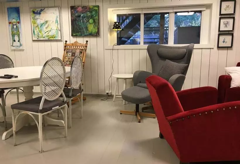 モーテル Krøgeneslåven Microtel