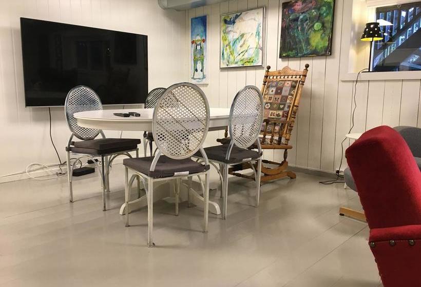 Мотель Krøgeneslåven Microtel