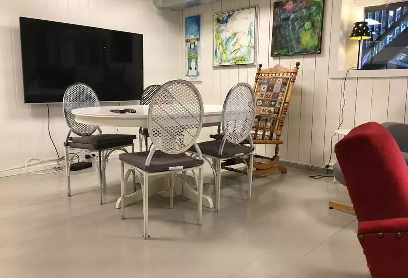モーテル Krøgeneslåven Microtel