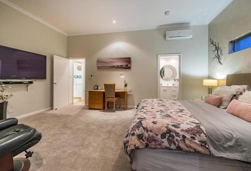 مبيت وإفطار Burns Beach Bed And Shower