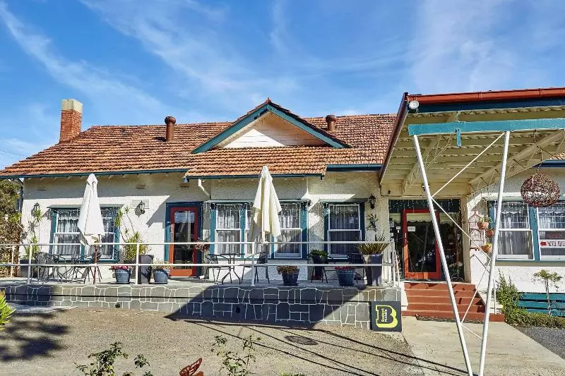 The Highlander Motel 24hr Check In