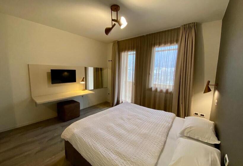 Szálloda Contra  Contarini