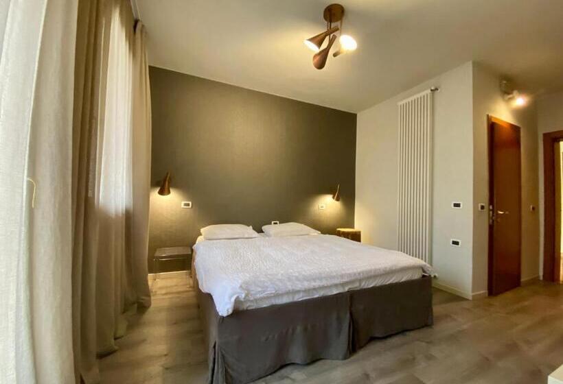 Szálloda Contra  Contarini