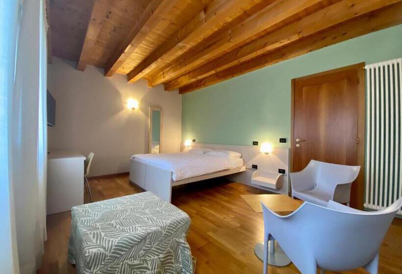 Szálloda Contra  Contarini