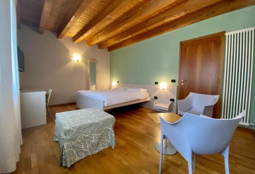 Szálloda Contra  Contarini