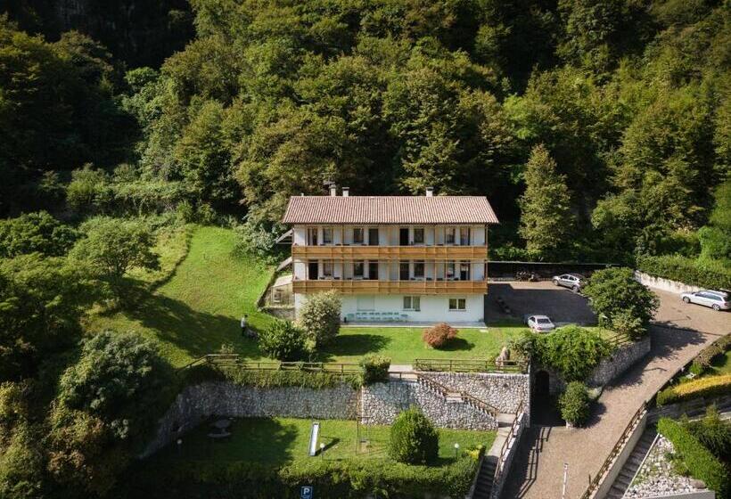 Szálloda Contra  Contarini