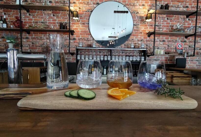 Отель The River Inn Thredbo