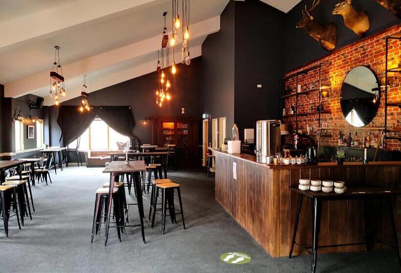 Отель The River Inn Thredbo