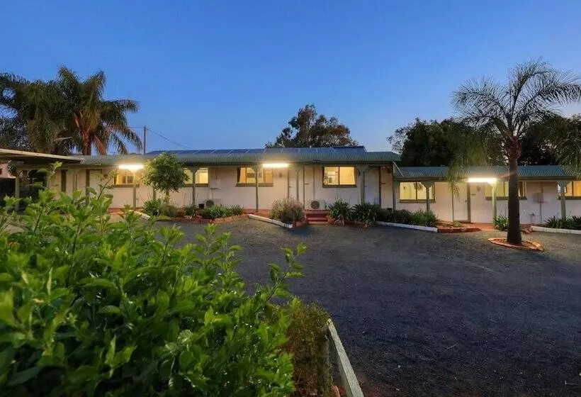Oasis Motel