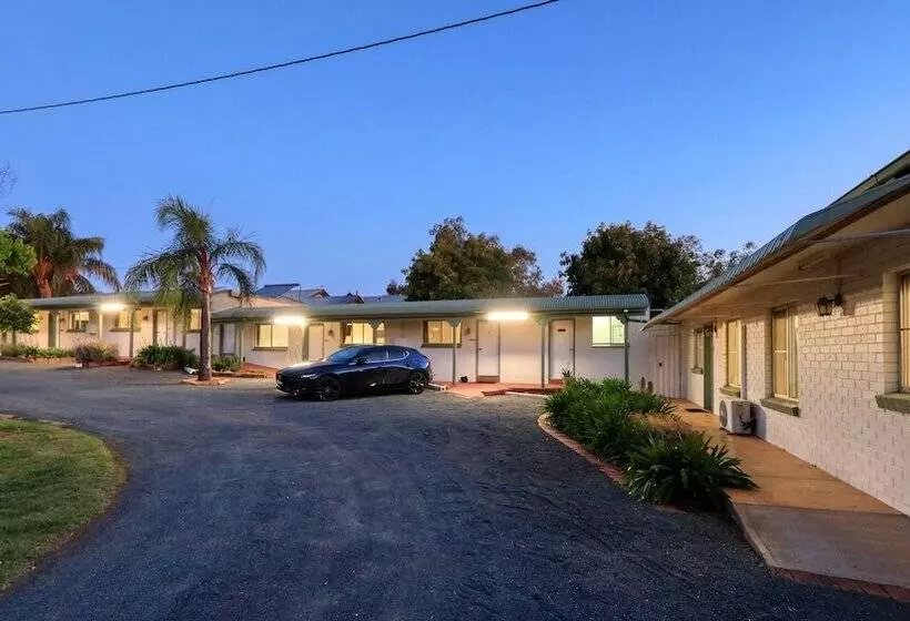 Oasis Motel