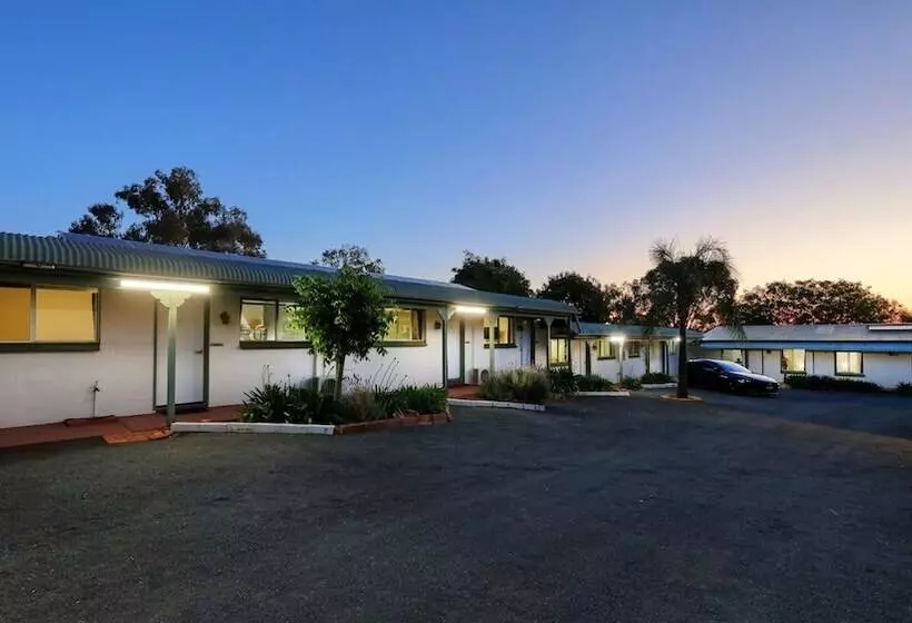 Oasis Motel