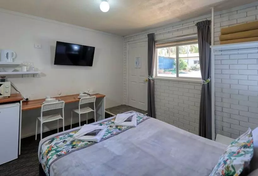 Oasis Motel