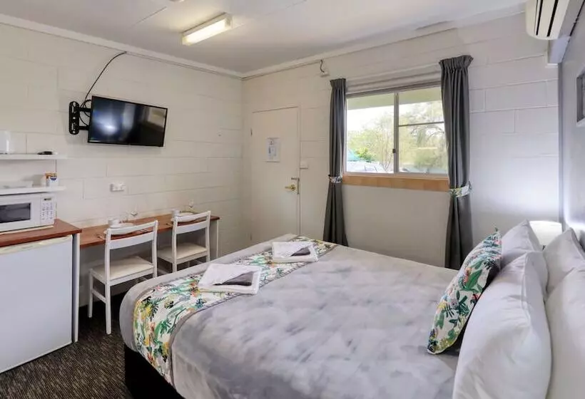 Oasis Motel