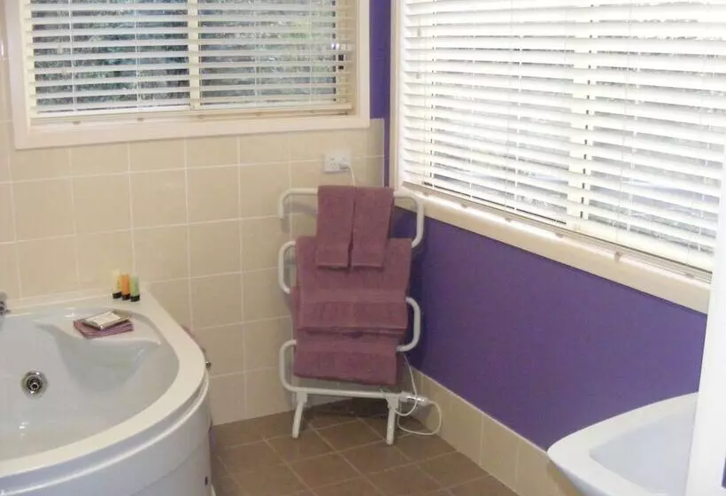 Tambaridge Bed & Breakfast