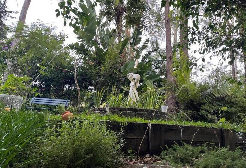 Tambaridge Bed & Breakfast