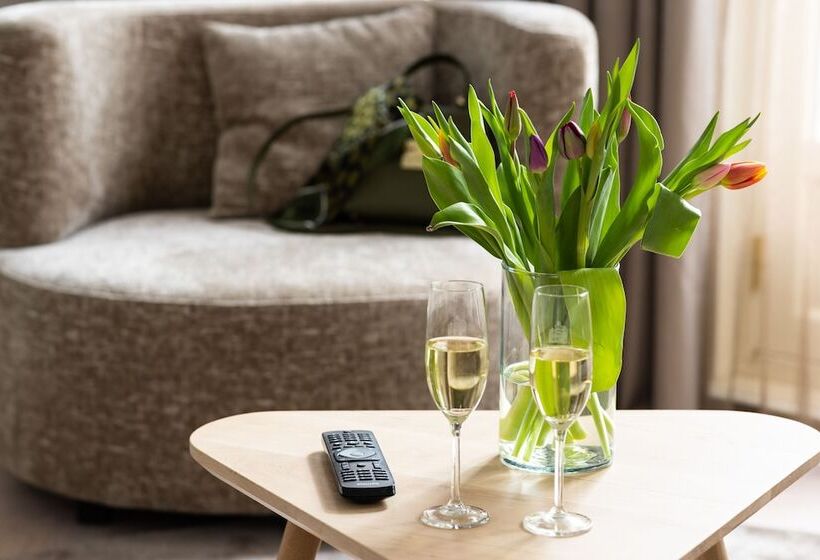 Отель Canal Suites Amsterdam