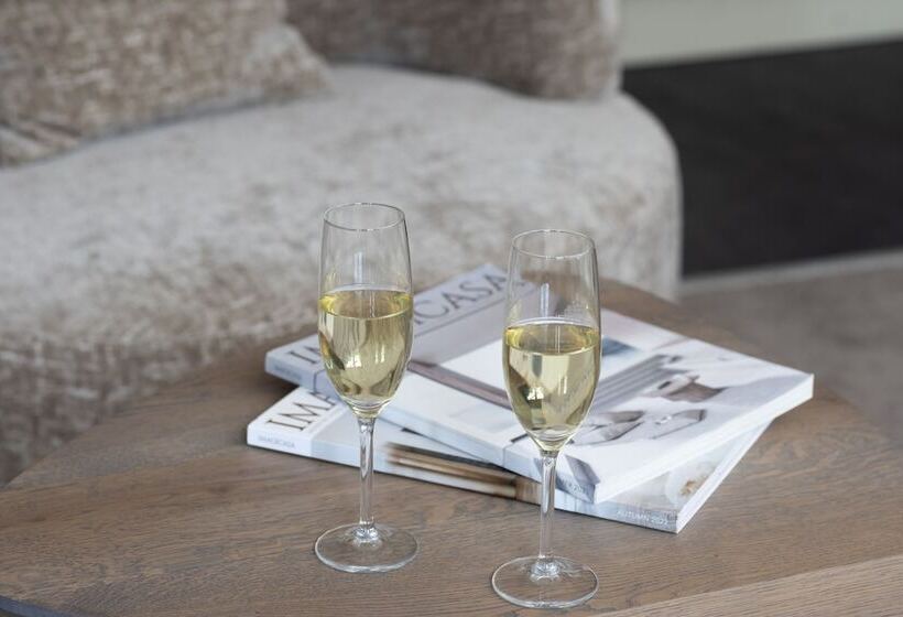 Отель Canal Suites Amsterdam