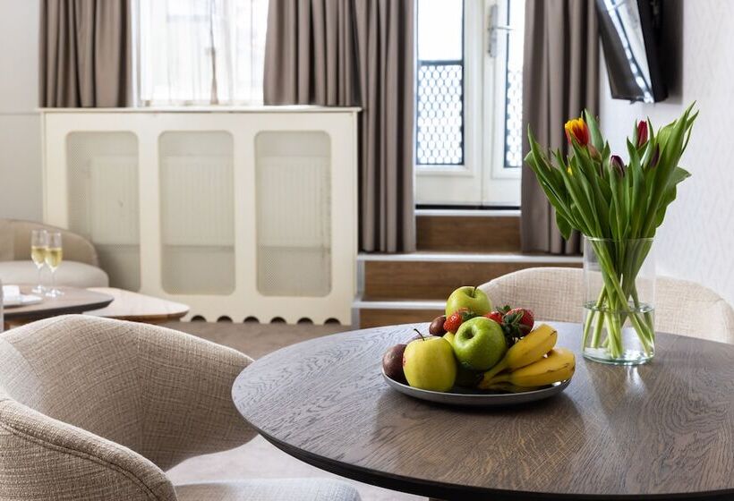 Отель Canal Suites Amsterdam