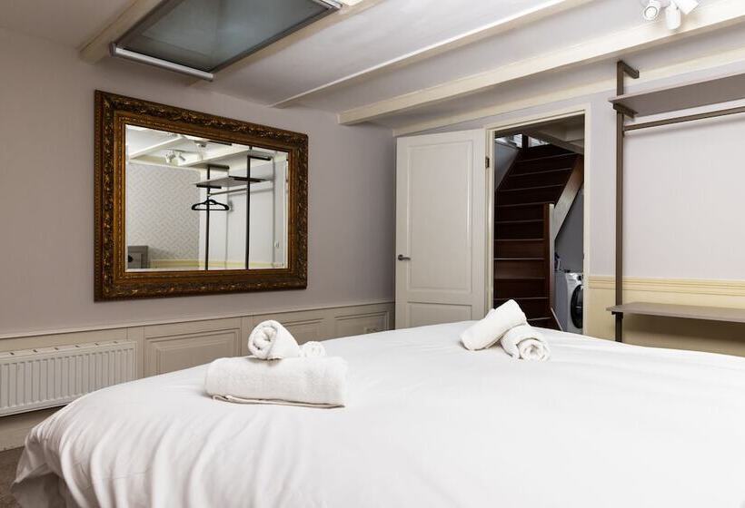 Отель Canal Suites Amsterdam
