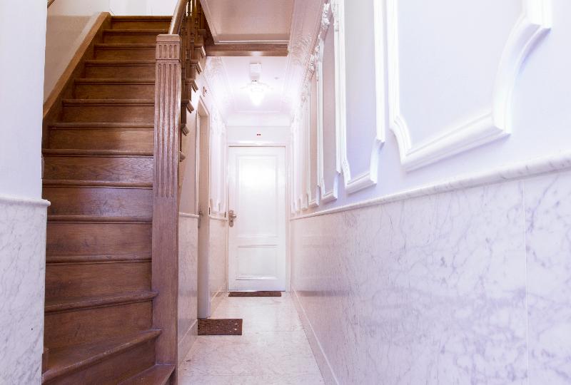 Отель Canal Suites Amsterdam