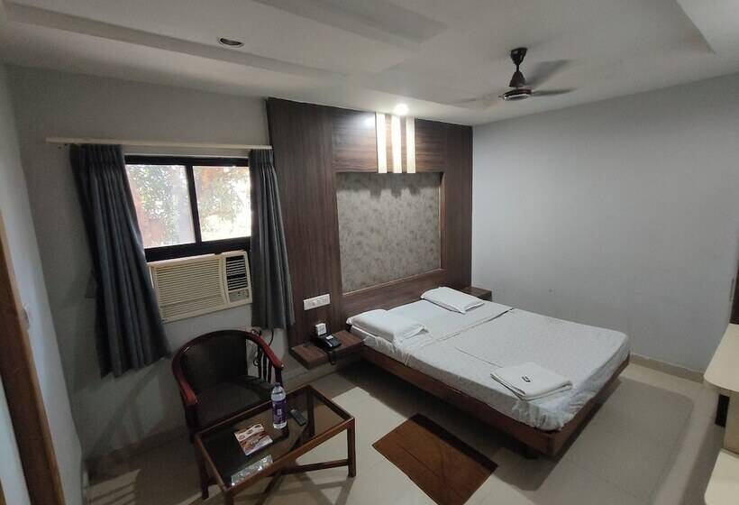 Bed and Breakfast Raj Residency