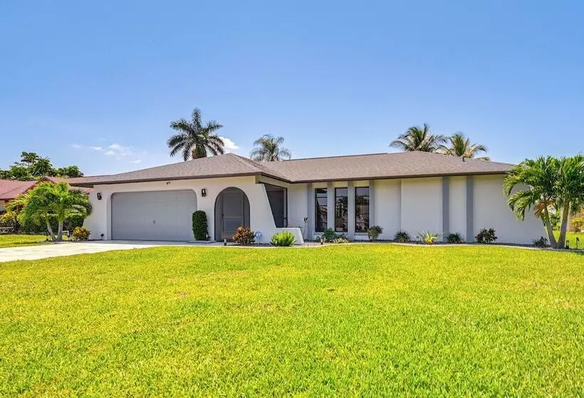 Bonita Springs Home W/ Lake Views: 8 Mi To Beach!