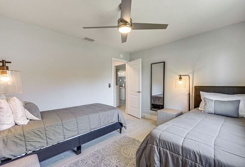 Bonita Springs Home W/ Lake Views: 8 Mi To Beach!