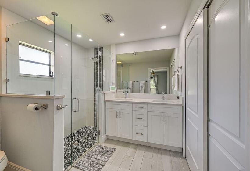 Bonita Springs Home W/ Lake Views: 8 Mi To Beach!