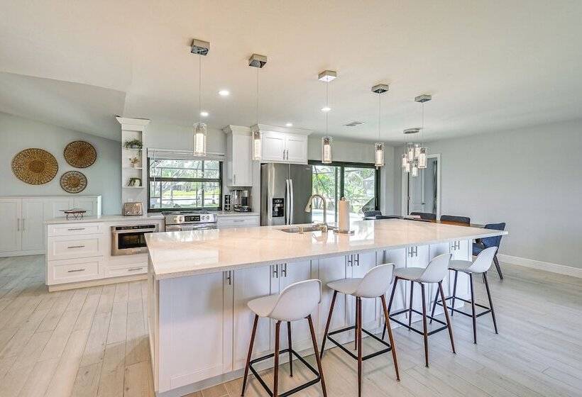 Bonita Springs Home W/ Lake Views: 8 Mi To Beach!