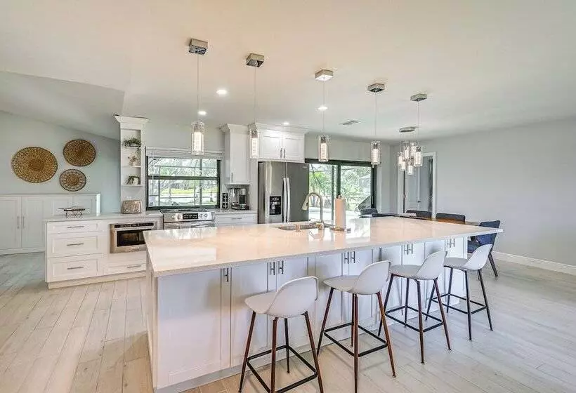 Bonita Springs Home W/ Lake Views: 8 Mi To Beach!