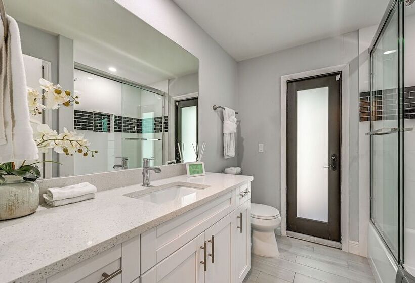 Bonita Springs Home W/ Lake Views: 8 Mi To Beach!