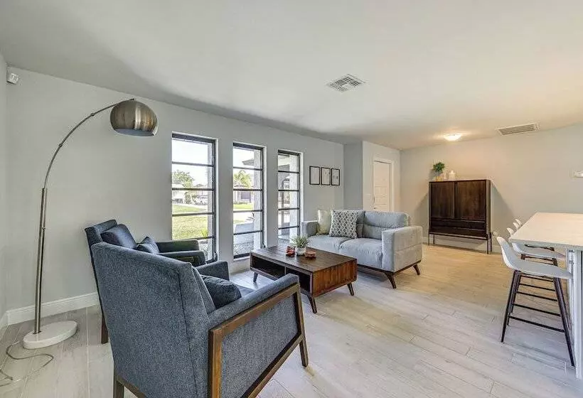 Bonita Springs Home W/ Lake Views: 8 Mi To Beach!