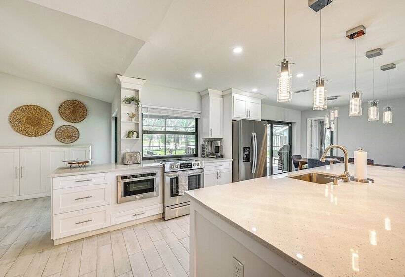 Bonita Springs Home W/ Lake Views: 8 Mi To Beach!