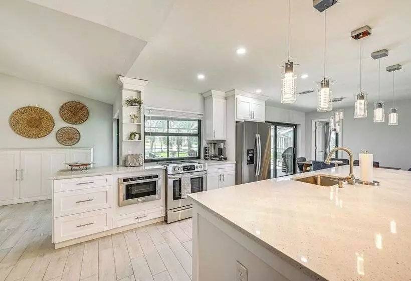 Bonita Springs Home W/ Lake Views: 8 Mi To Beach!