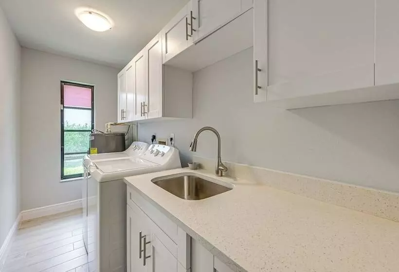 Bonita Springs Home W/ Lake Views: 8 Mi To Beach!