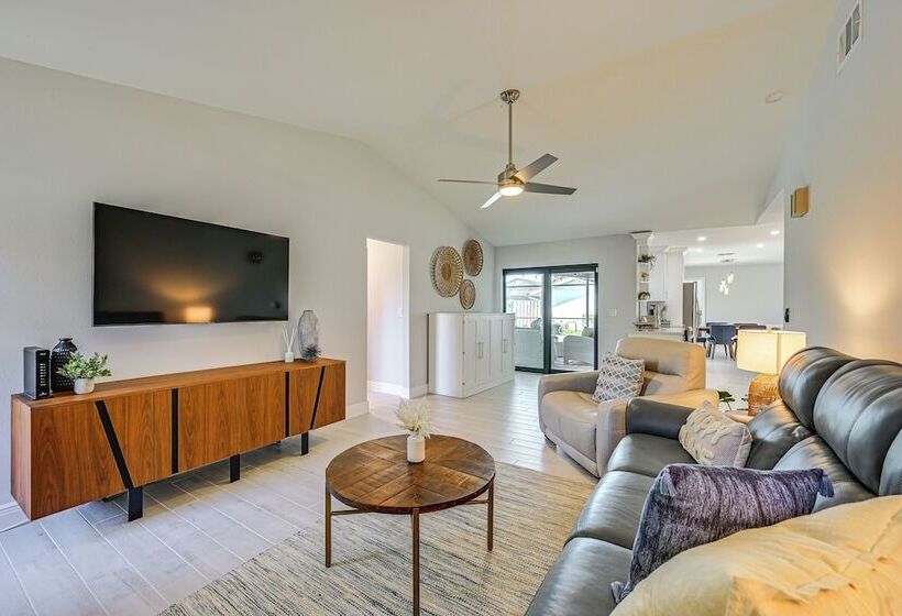 Bonita Springs Home W/ Lake Views: 8 Mi To Beach!