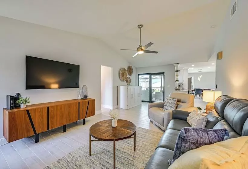 Bonita Springs Home W/ Lake Views: 8 Mi To Beach!