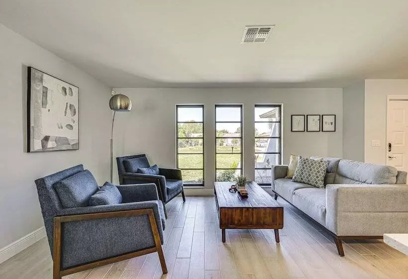 Bonita Springs Home W/ Lake Views: 8 Mi To Beach!