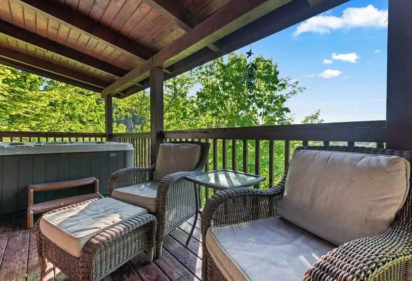 Rustic 3br Cabin Near Lake W/ Hot Tub!