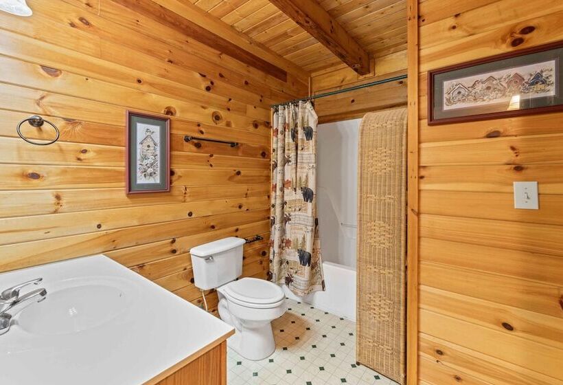 Rustic 3br Cabin Near Lake W/ Hot Tub!