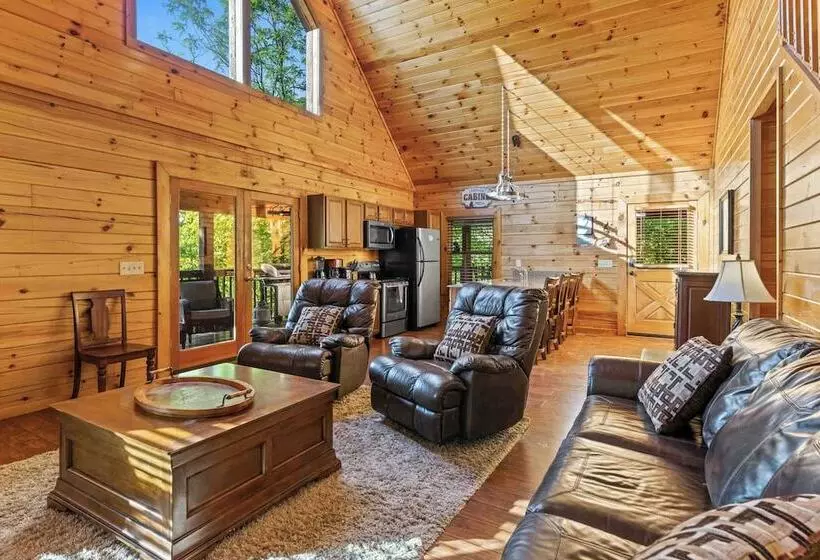 Rustic 3br Cabin Near Lake W/ Hot Tub!