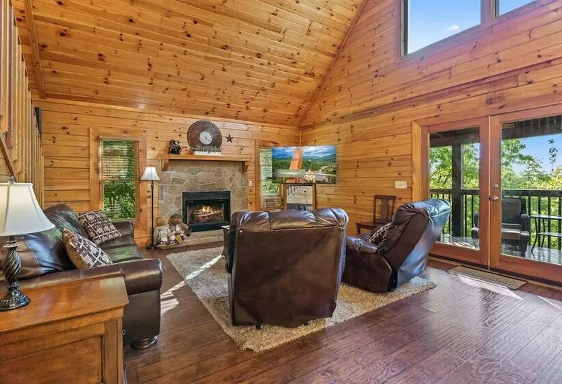 Rustic 3br Cabin Near Lake W/ Hot Tub!