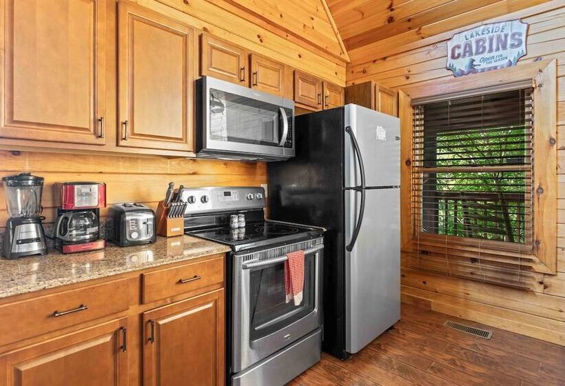 Rustic 3br Cabin Near Lake W/ Hot Tub!