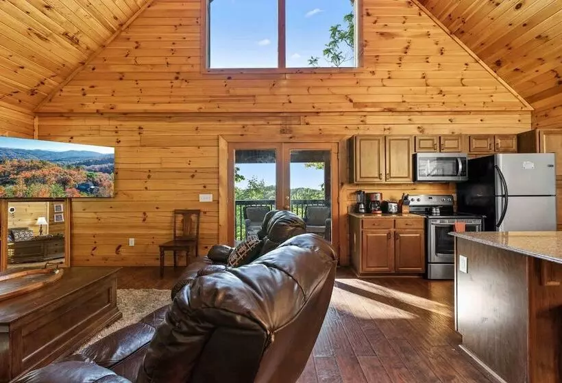 Rustic 3br Cabin Near Lake W/ Hot Tub!
