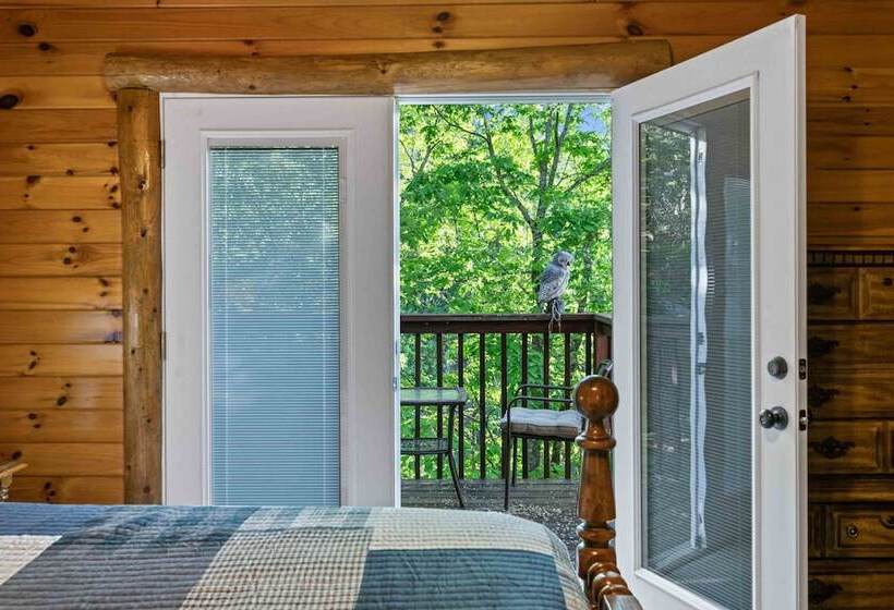 Rustic 3br Cabin Near Lake W/ Hot Tub!