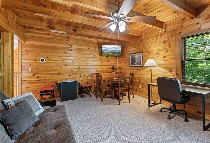 Rustic 3br Cabin Near Lake W/ Hot Tub!