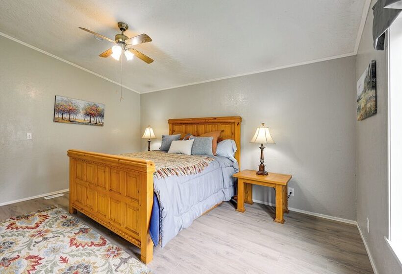 Castle Rock Home Near Cowlitz River, Dogs Welcome!