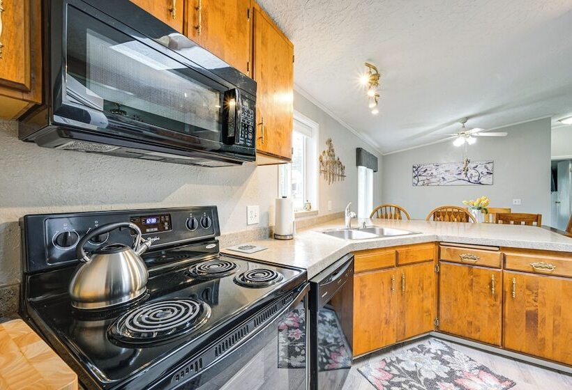 Castle Rock Home Near Cowlitz River, Dogs Welcome!