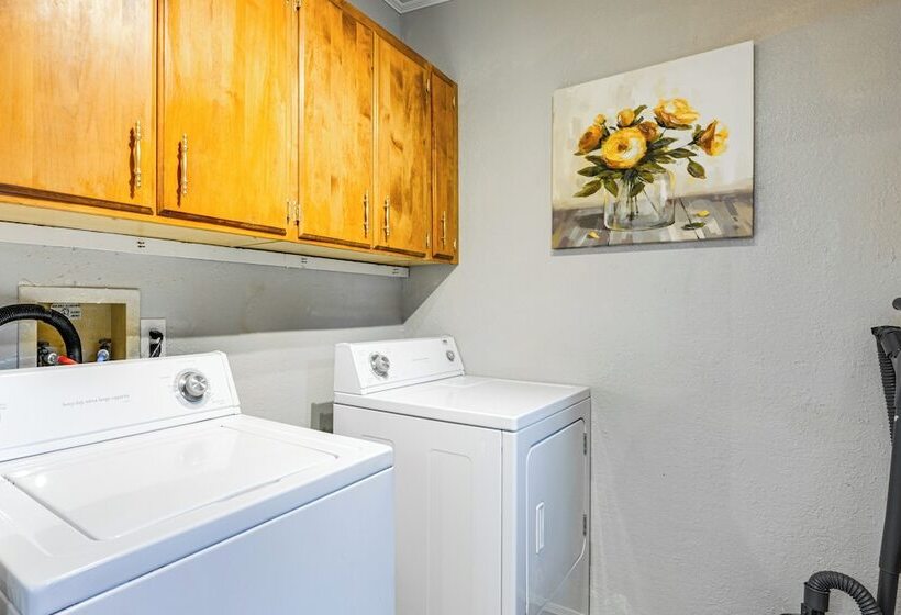 Castle Rock Home Near Cowlitz River, Dogs Welcome!