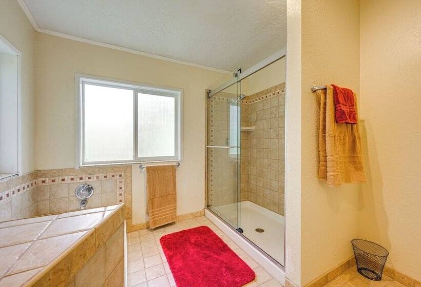 Castle Rock Home Near Cowlitz River, Dogs Welcome!